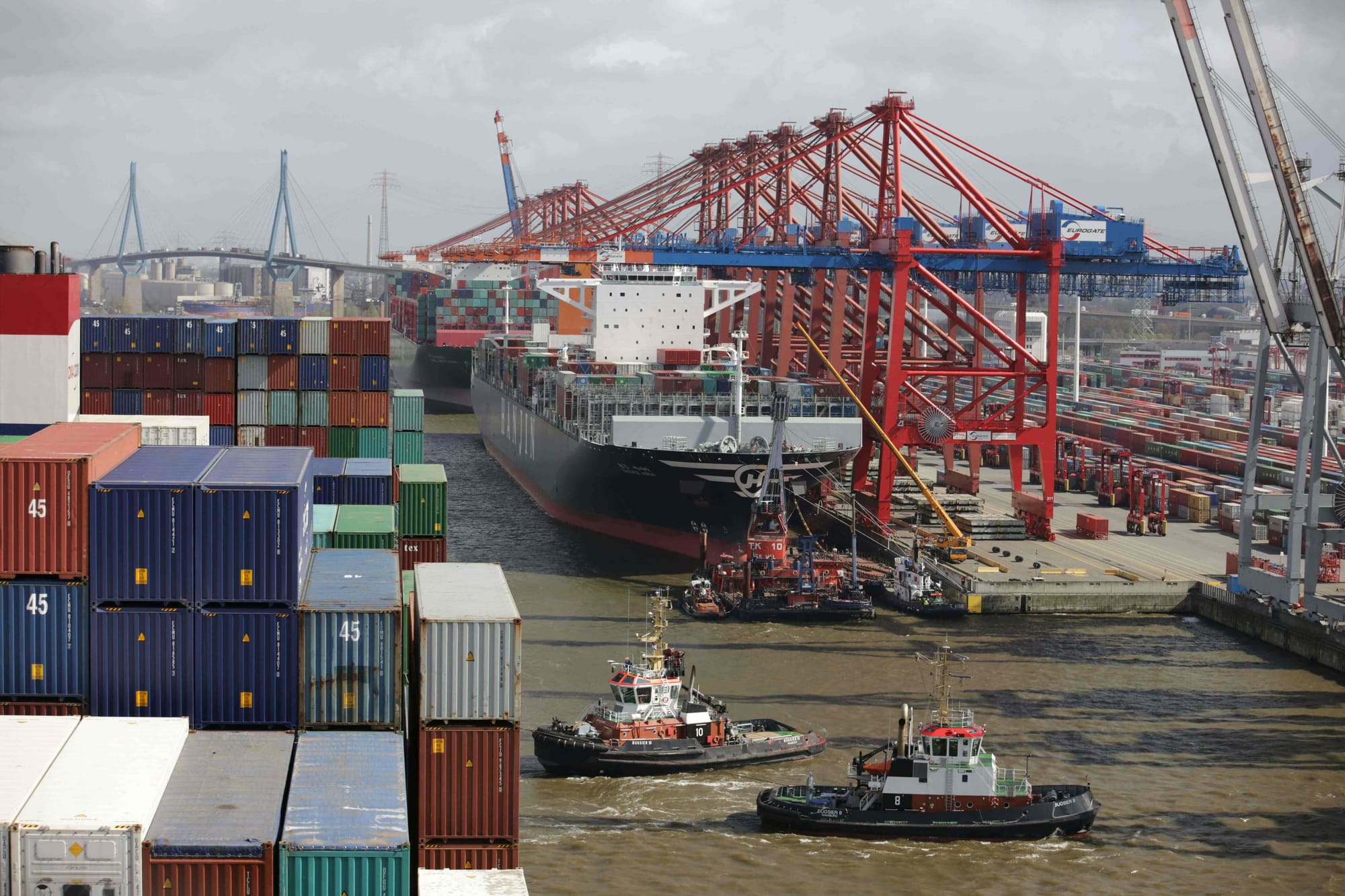 Insourcing vs Outsourcing: How to Decide What Works for Your Supply Chains